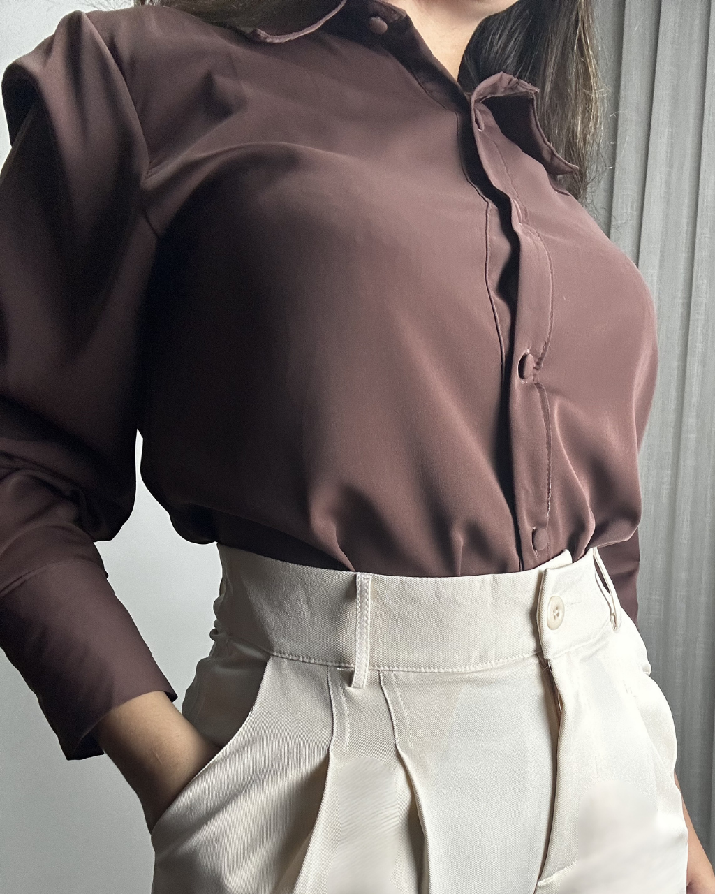 Camisa Feminina Social Manga Longa Crepe Elegante Cecília Marrom