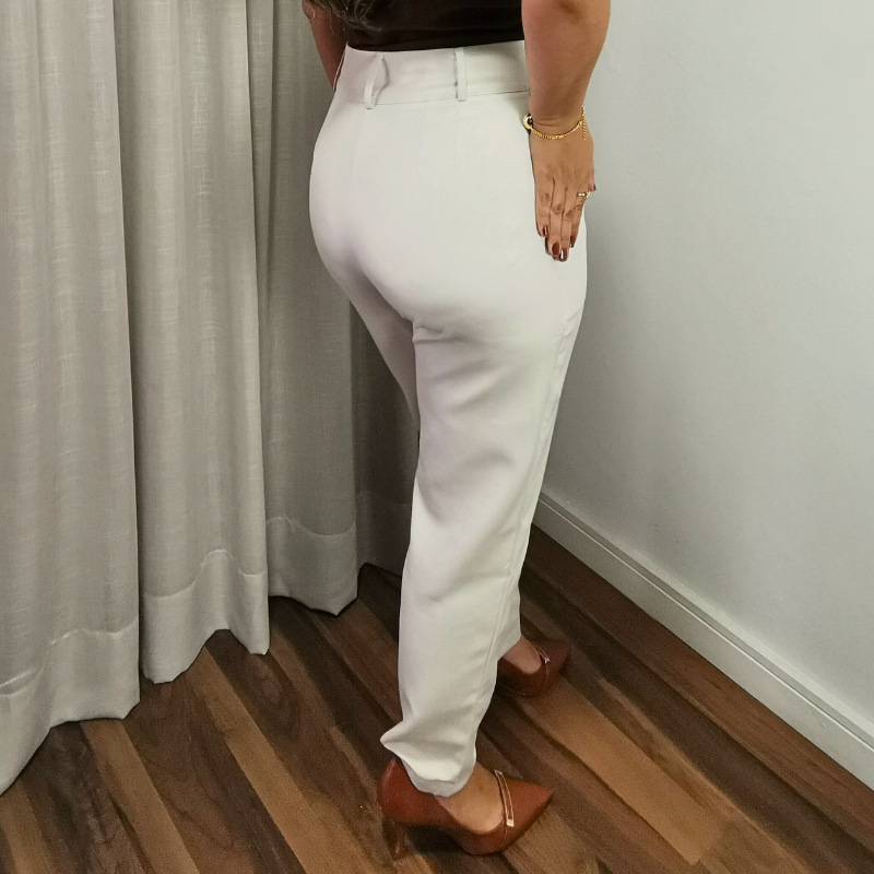 calça alfaiataria feminina bege modelagem reta costas