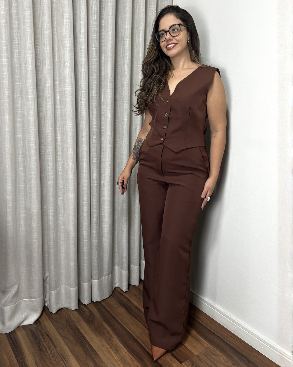 Conjunto de alfaiataria feminino look completo marrom