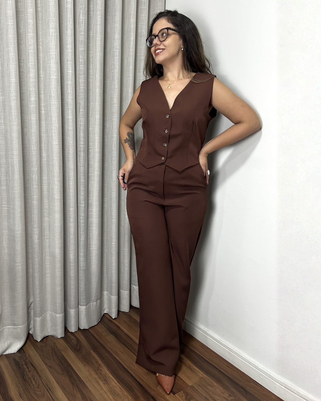 Conjunto de alfaiataria feminino look marrom