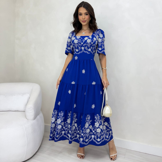 Vestido midi azul royal feminino com bordado floral elegante